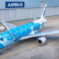 全日空A380「FLYING HONU」1号機塗装作業完了（画像：AIRBUS）