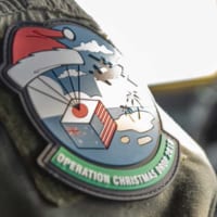 クリスマス・ドロップ作戦2018の記念パッチ（画像：USAF）