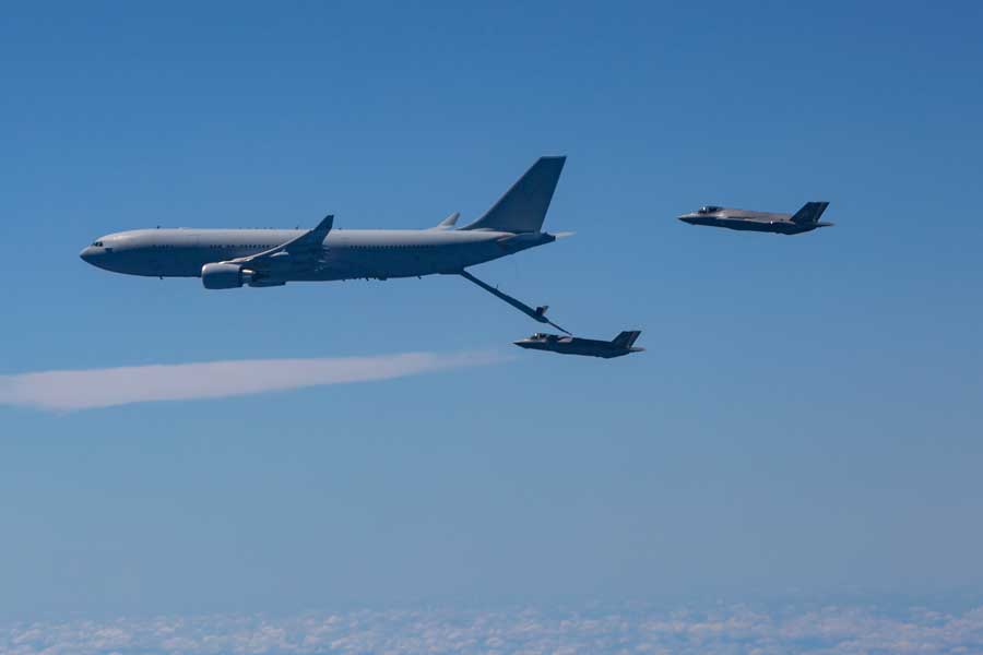 KC-30Aから空中給油を受けるF-35A（画像：オーストラリア国防省）