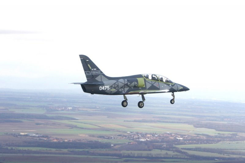 チェコの次世代ジェット練習機L-39NGが初飛行