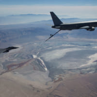 KC-46AのF-15E給油試験（画像：USAF）