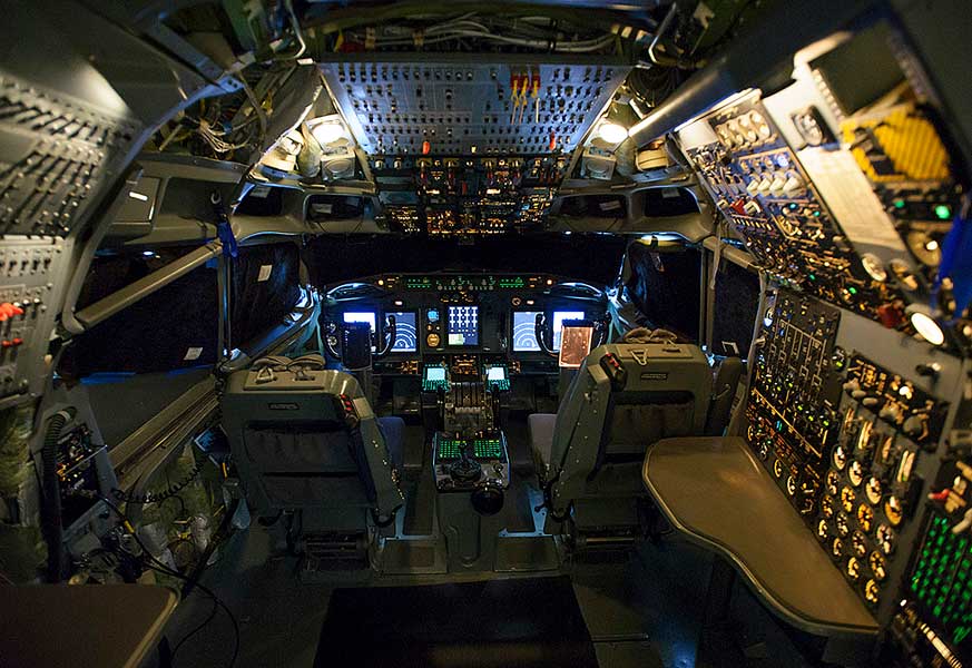 NATOのAWACS改修機のコクピット（画像：Boeing）