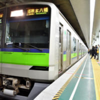 都営新宿線の10-300形電車