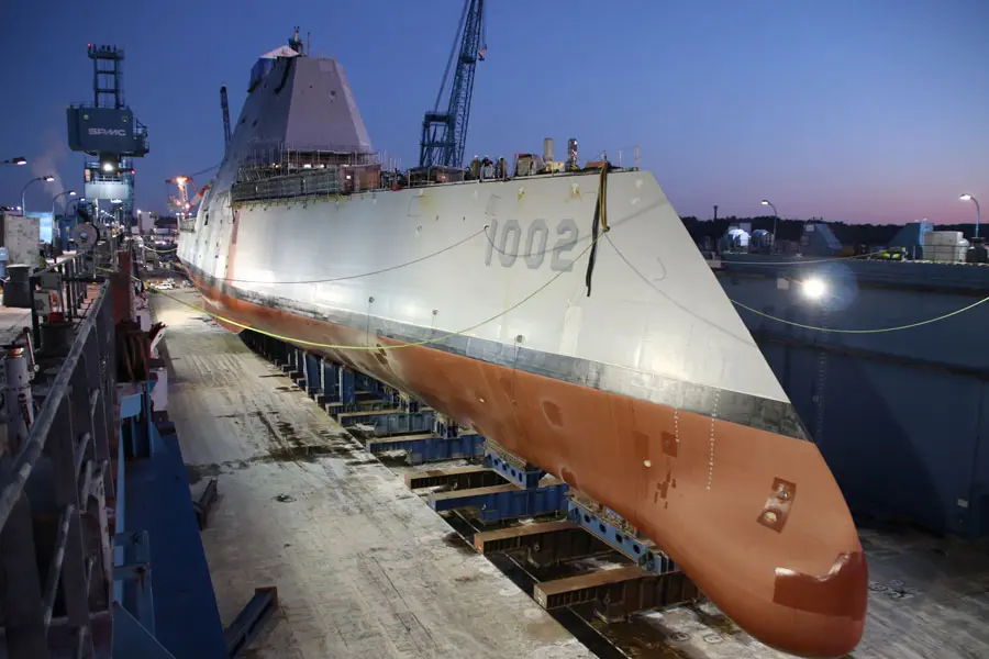 異形のステルス駆逐艦 ズムウォルト級2番艦「マイケル 異形のステルス駆逐艦 ズムウォルト級2番艦「マイケル