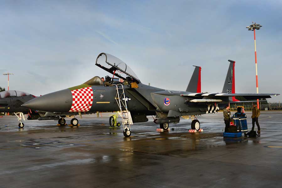 アメリカ空軍「ノルマンディ上陸作戦」スペシャルF-15がイギリスで公開