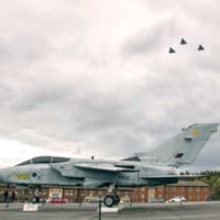 ハルトン空軍基地上空を通過する「さよならツアー」編隊（画像：RAF）