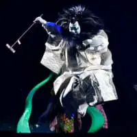ジャンプする青龍の精