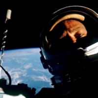 世界初の「宇宙自撮り」（画像：NASA／Buzz Aldrin）