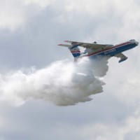 パリ・エアショウで消防デモを行うBe-200ES飛行艇（Image：UAC）