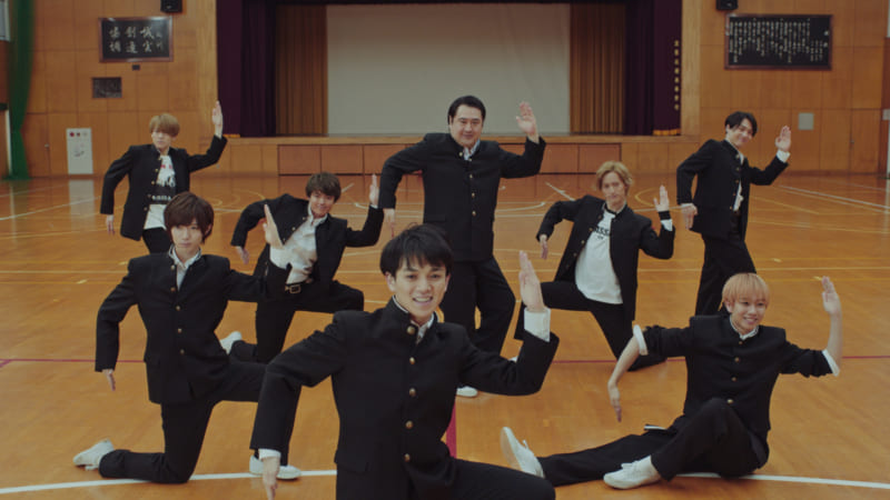 ジャニーズJr.ユニット「Travis Japan」が広告初出演　「オランジーナ100」Web動画で小手伸也と共演