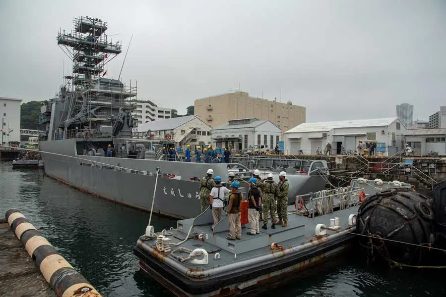 海上自衛隊の艦艇がアメリカ海軍施設にドック入り | おたくま経済新聞