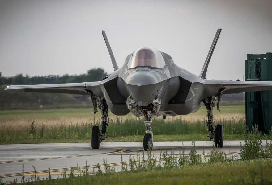 イギリス第2のF-35飛行隊本国へ到着 パイロット育成任務に従事