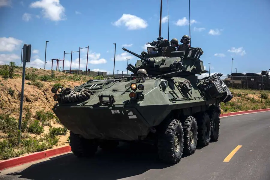 アメリカ海兵隊の新型水陸両用車 指揮通信型と火力支援型の開発