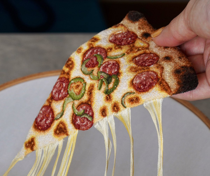飯テロならぬ糸テロ！？刺繍で作ったピザが本物そっくり！