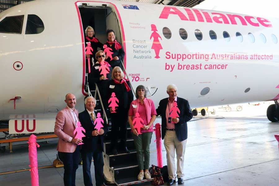 オーストラリアの航空会社　乳がん啓発でピンクの特別塗装機登場