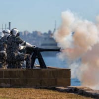 エスメラルダ寄港を歓迎する礼砲（Image：Royal Australian Navy, Commonwealth of Australia 2019）