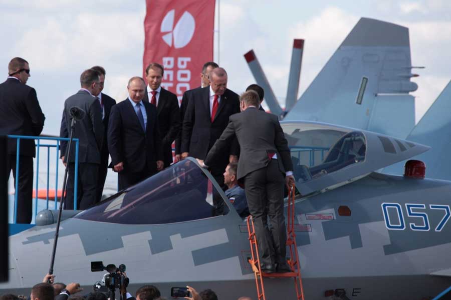 トルコのエルドアン大統領　ロシアの航空ショーでステルス戦闘機Su-57を視察