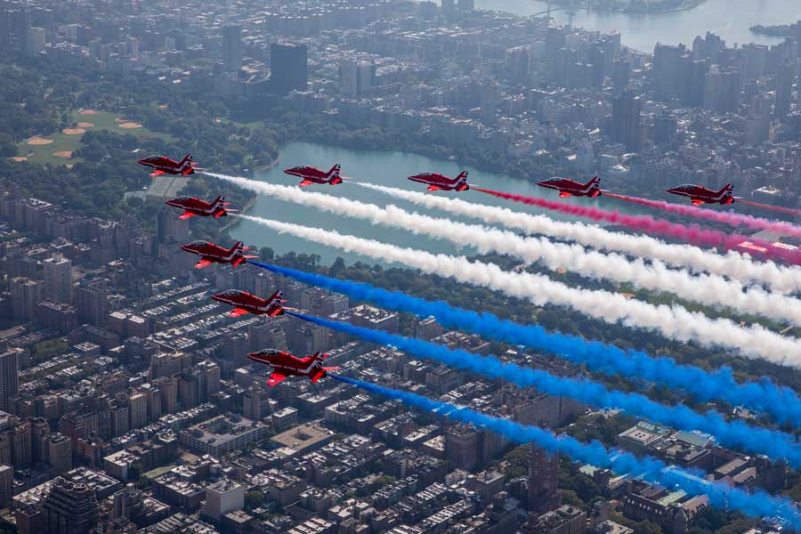 イギリス空軍レッドアローズ北アメリカツアー　アメリカ空軍とニューヨーク上空で共演