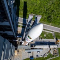 ロールアウトするアトラスVロケット（Image：ULA）