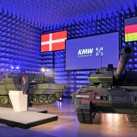ドイツとデンマーク向けレオパルト2A7V引渡し式典（Image：KMW）