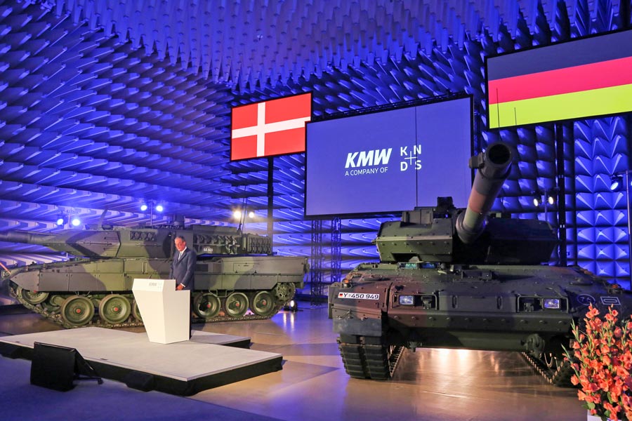 ドイツとデンマーク　最新戦車レオパルト2A7Vを受領