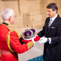 王冠が議会に託される（Image：House of Lords 2019）