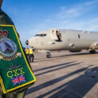 ポセイドンを迎えるイギリス空軍第120飛行隊の兵士（Image：RAF Crown Copyright 2019）