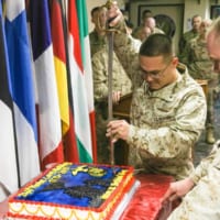 イラク統合任務部隊のケーキカット（Image：USMC）