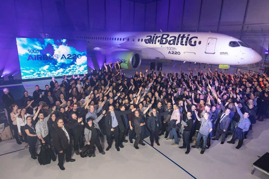 エアバスA220　通算100機目をラトビアの航空会社へ引き渡し