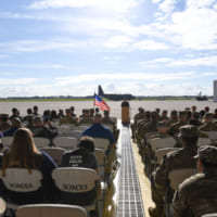 式典でスピーチするペトリー中佐（Image：USAF）
