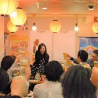 クラウドファンディング支援者たちと乾杯