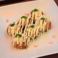 「桜吹雪！愛がべたべたタコ焼き」（704円／税込）