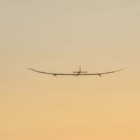 朝焼けの中飛行するPHASA-35（Image：BAE Systems）