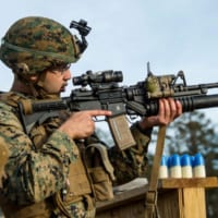 M203A1を装着したM4カービンを構える海兵隊員（Image：USMC）