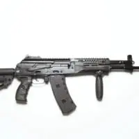 フォアグリップを装着したAK-12（Image：カラシニコフ）