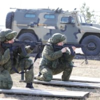 AK-12を撃つロシア陸軍特殊部隊の女性兵士（Image：ロシア国防省）