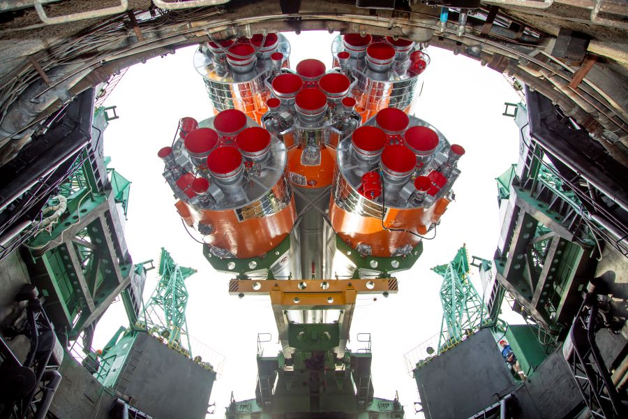 ソユーズMS-16　4月9日の打ち上げに向けバイコヌール宇宙基地でロールアウト