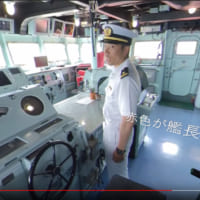 いずも艦長は1佐なので赤い艦長席