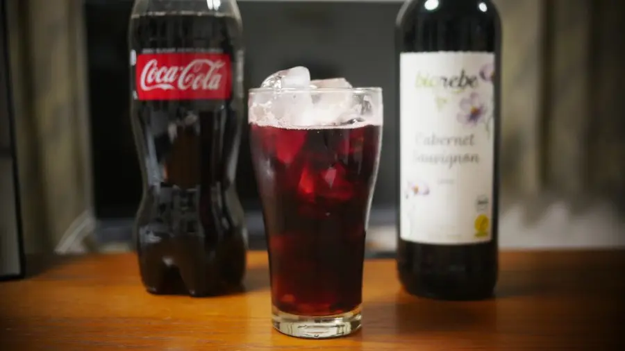 赤ワイン＋コーラ＝スパニッシュ！　手軽に飲めちゃうカクテルに目からうろこ