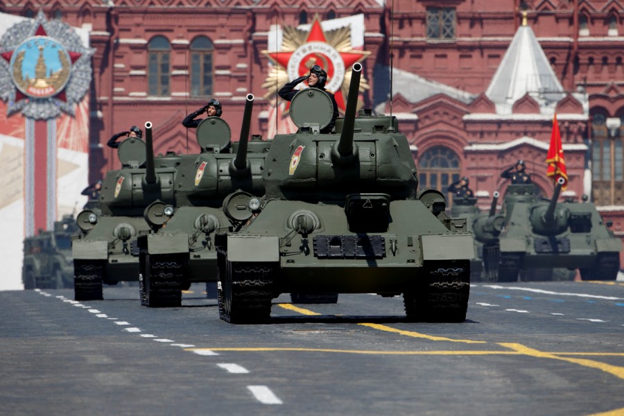 当時の戦車も大集合　ロシア「大祖国戦争」勝利75周年記念軍事パレード