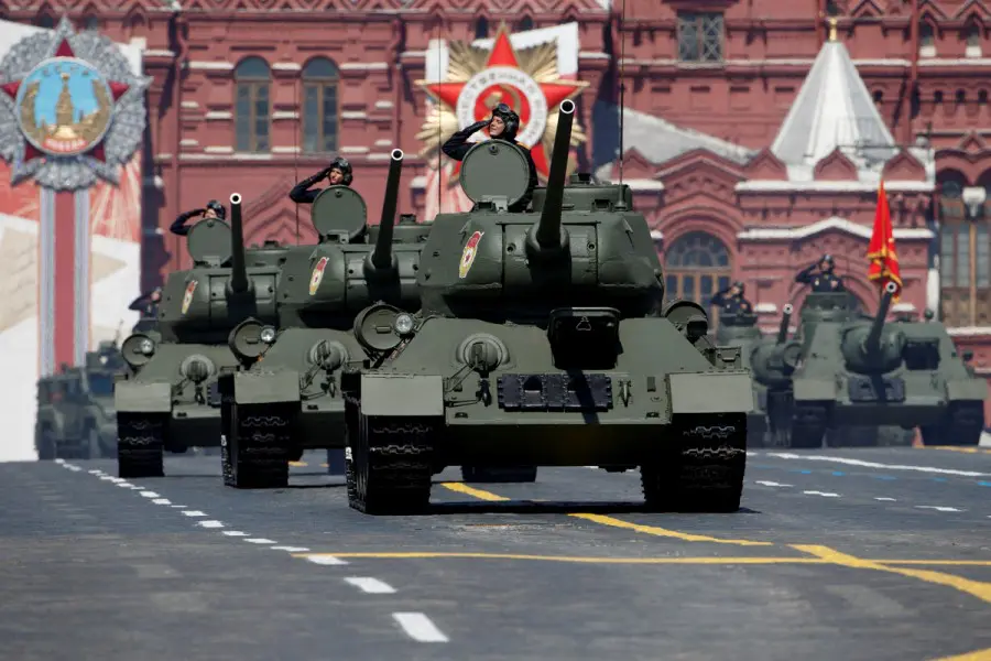 当時の戦車も大集合 ロシア「大祖国戦争」勝利75周年記念軍事