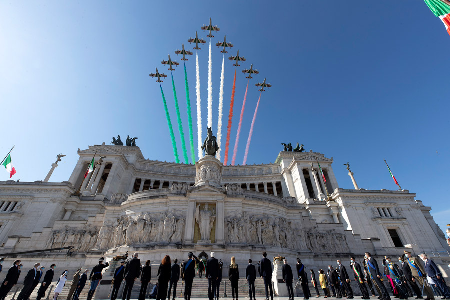 イタリア空軍曲技飛行隊　イタリア全土を巡る応援ツアーが首都ローマで完結