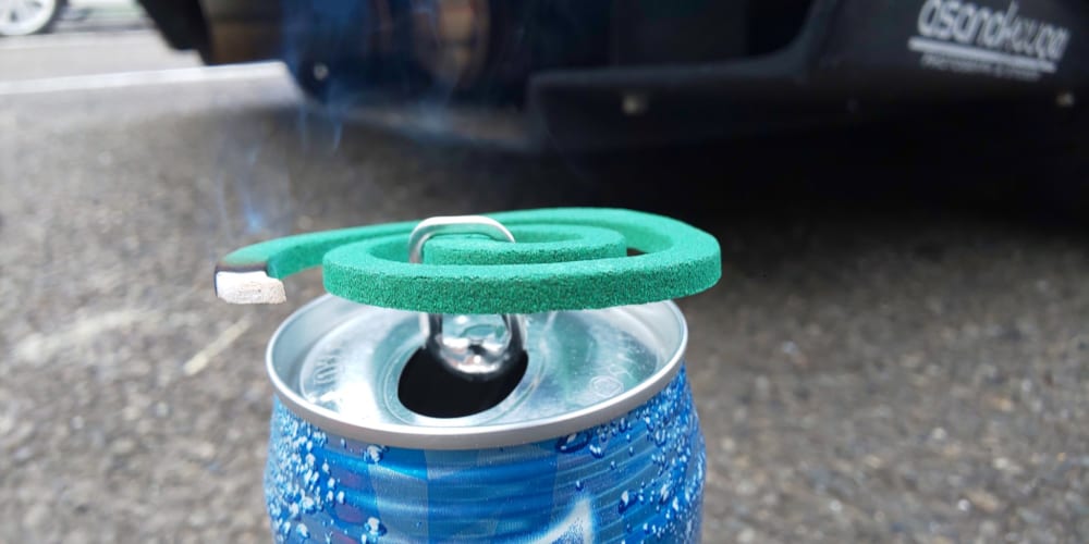 野外での蚊取り線香は空き缶が便利　とある整備士紹介の使用方法が話題
