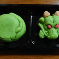 胴体と顔部分に分けて製造の模様。