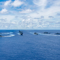 TRILAT2020で戦術運動を実施する参加艦艇（Image：U.S.Navy）