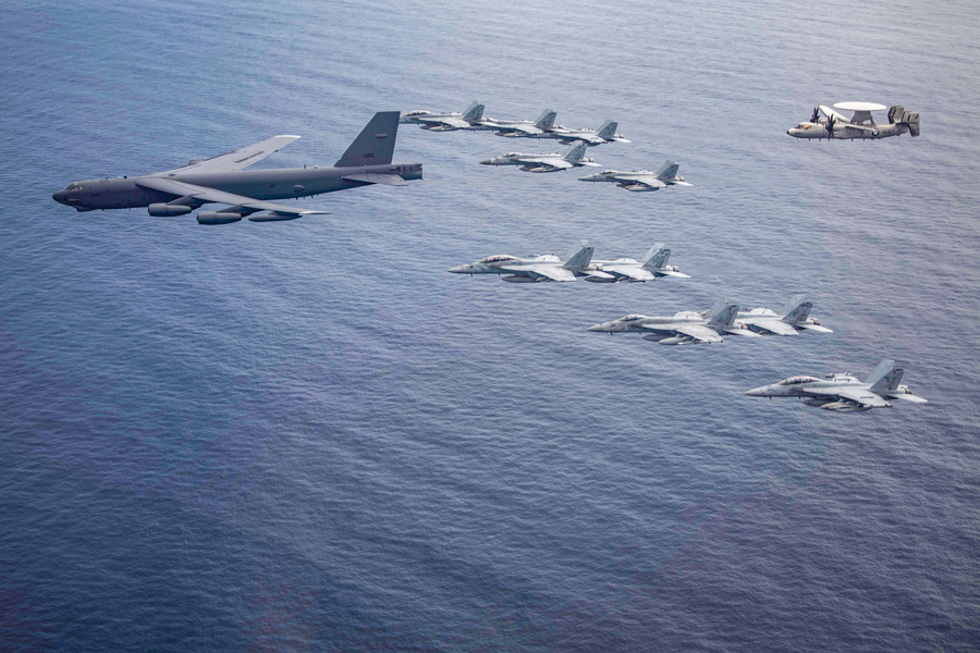 アメリカ　南シナ海での中国軍事演習を非難しつつ同日程で海空軍の共同訓練実施