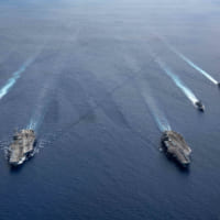 並んで航行する空母ニミッツと空母ロナルド・レーガン（Image：U.S.Navy）