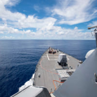 南沙諸島周辺を航行する駆逐艦ラルフ・ジョンソン（Image：U.S.Navy）