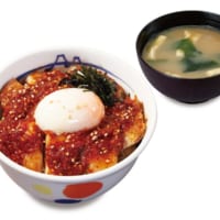 「甘唐辛子のトロたまごろチキ丼」（500円／税込）