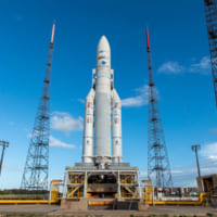 発射台に据えられたアリアン5（Image：CNES／Arianespace／ESA）
